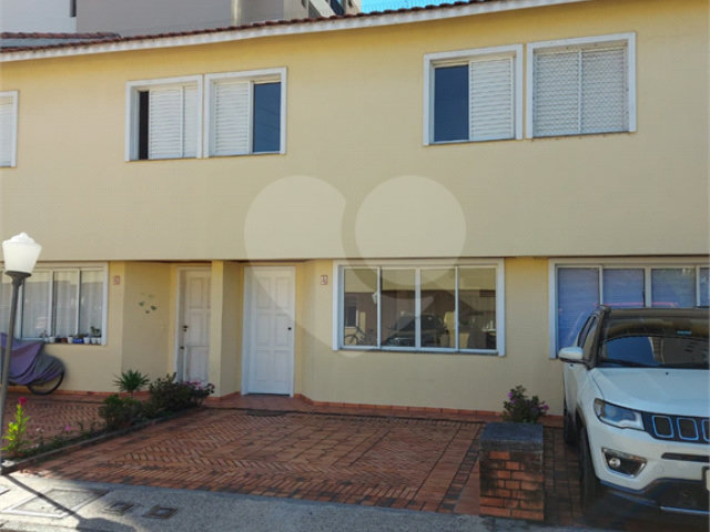 Casa à venda com 3 quartos, sendo 1 suíte,  no condomínio Vila das Macieiras, São Paulo - SP