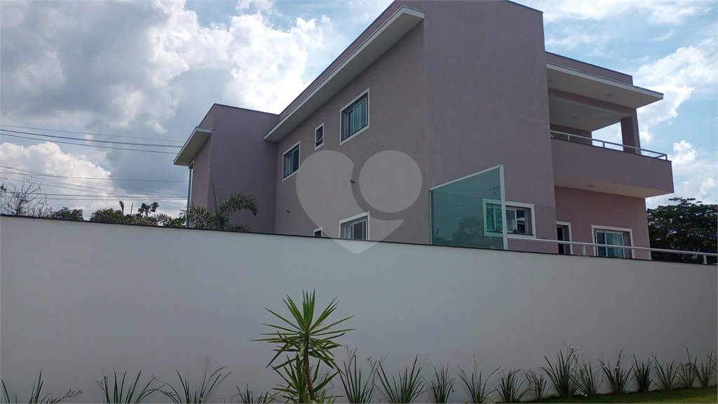 Casa à venda com 5 suítes no condomínio Village da Serra, Araçoiaba da Serra - SP