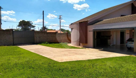 Sobrado à venda com 4 quartos, sendo 1 suíte, em Vila Asem, Itapetininga, SP