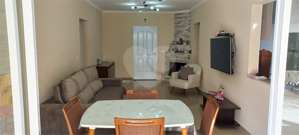 Casa à venda com 3 quartos, sendo 1 suíte, no condomínio Sausalito, Mairiporã - SP