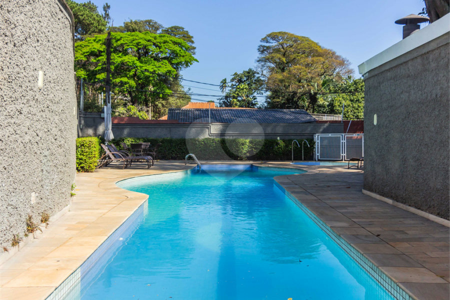 Casa à venda com 4 quartos, sendo 2 suítes, no condomínio Domus, São Paulo - SP