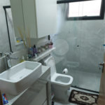 Casa à venda com 4 quartos, sendo 2 suítes,  no condomínio Figueira Garden, Atibaia - SP