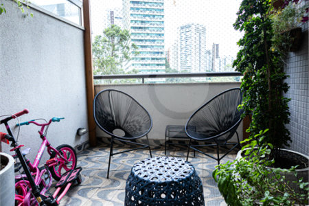 Apartamento à venda com 5 quartos, sendo 4 suítes,  em Parque Reboucas, São Paulo, SP
