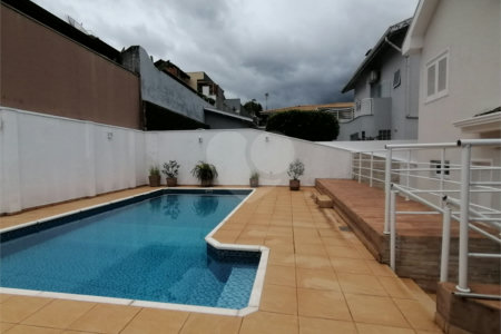 Casa para alugar com 3 quartos, sendo 1 suíte, no condomínio Recanto dos Paturis, Vinhedo - SP