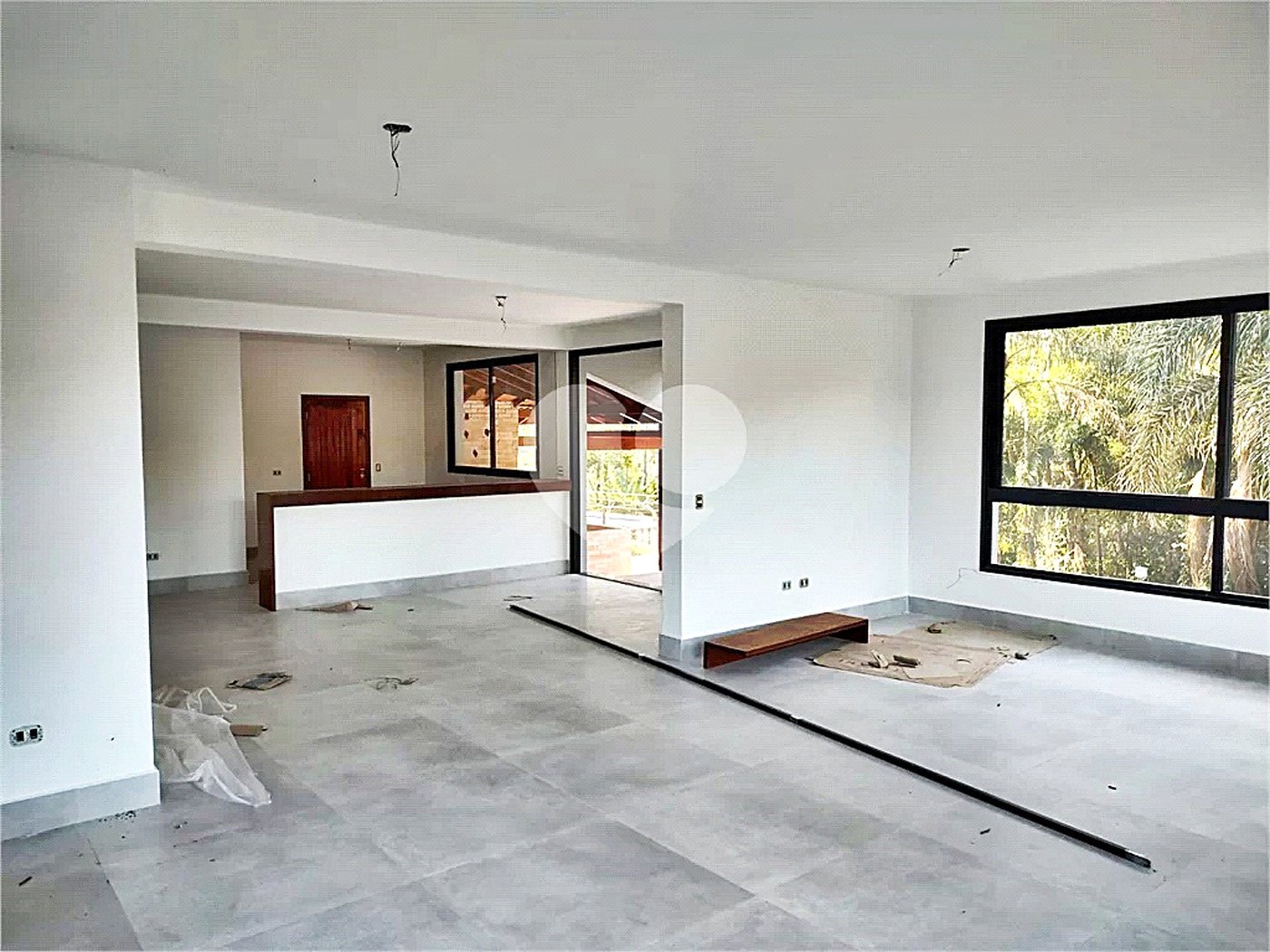 Casa à venda com 4 quartos, sendo 3 suítes, no condomínio Cantareira, Mairiporã - SP