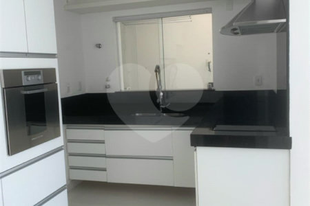 Casa à venda com 3 suítes no condomínio Villaggio Belvedere, São Paulo - SP
