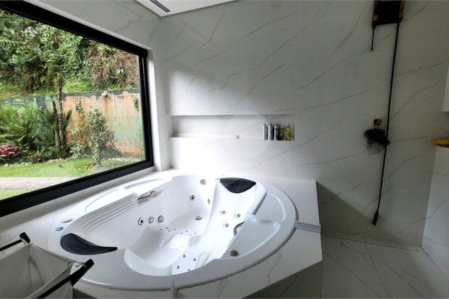Casa à venda com 4 suítes no condomínio Parque Imperial da Cantareira, Mairiporã - SP