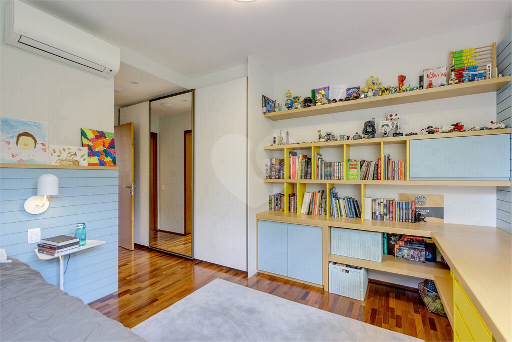 Casa à venda com 4 suítes no condomínio Vila Flora, São Paulo - SP