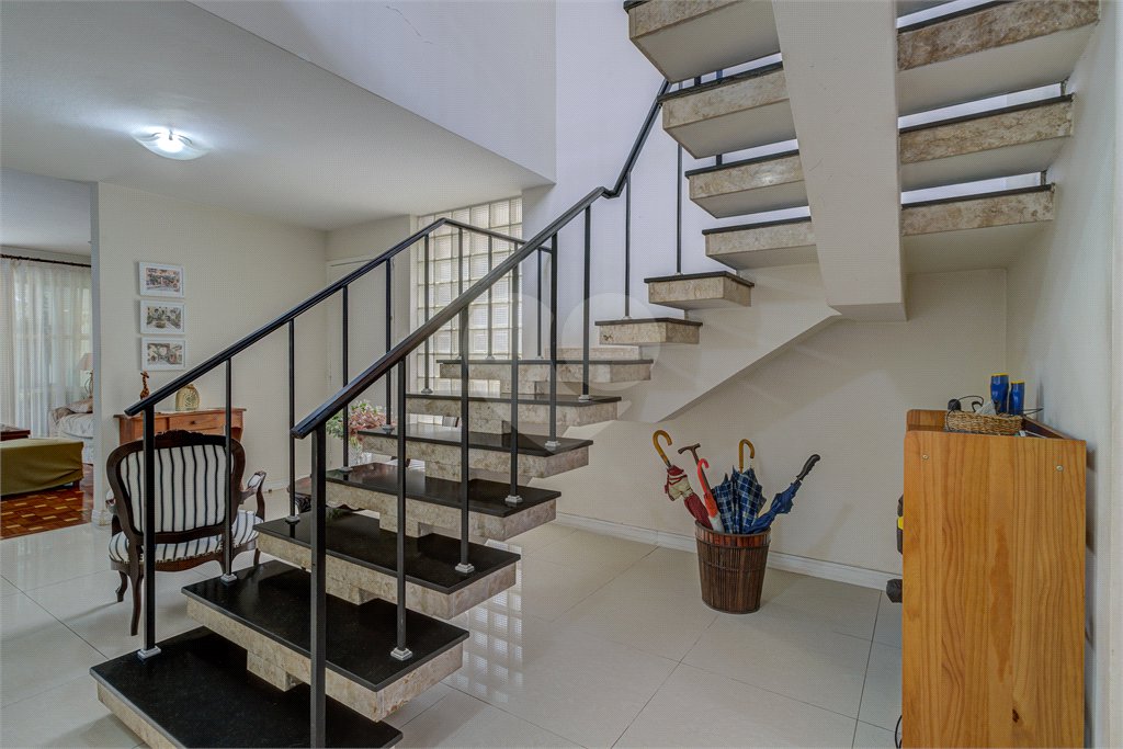 Casa à venda ou para alugar com 4 quartos, sendo 2 suítes, em Ibirapuera, São Paulo, SP