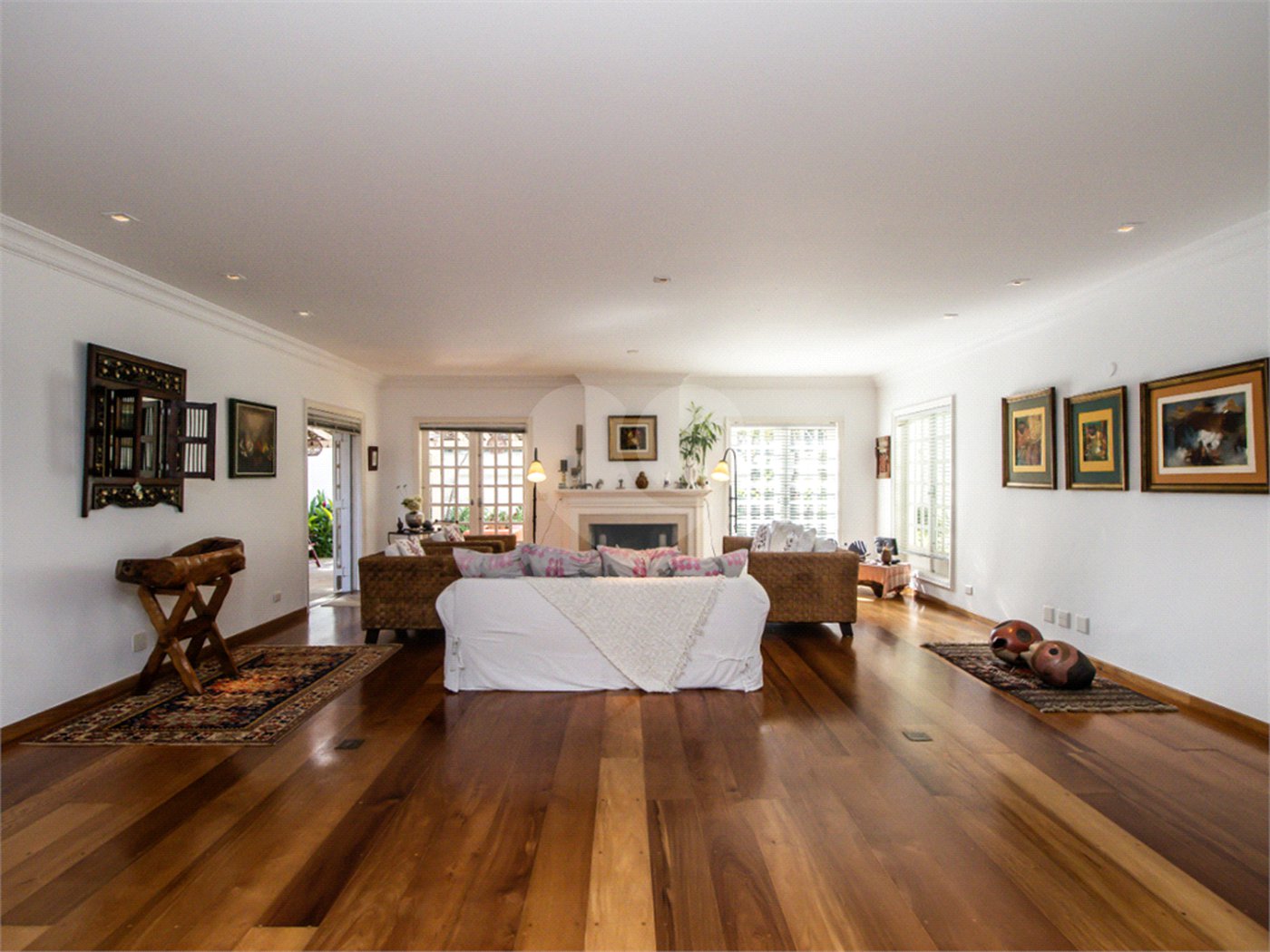 Casa à venda com 5 quartos, sendo 4 suítes, no condomínio Bounganville, São Paulo - SP