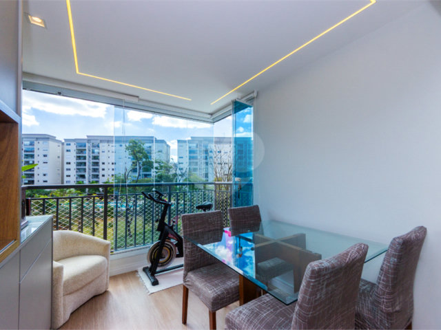 Apartamento à venda com 3 quartos, sendo 1 suíte,  em Santo Amaro, São Paulo, SP