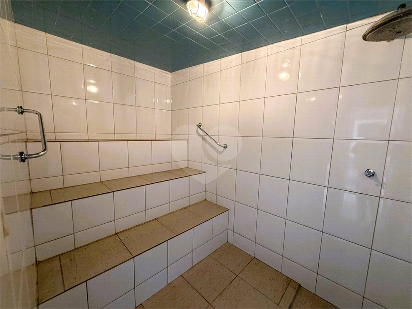 Casa à venda com 4 quartos, sendo 3 suítes, no condomínio Village da Serra, Araçoiaba da Serra - SP
