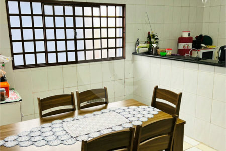 Sobrado à venda com 3 quartos em Loteamento Municipal Brás Cubas, Mogi das Cruzes, SP