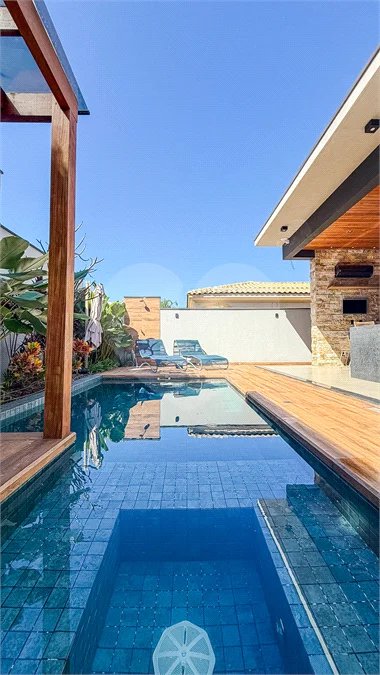 Indaiatuba - HOME DESIGN - Casa Térrea - Condomínio Paradiso - 420 m² de terreno - 307,19 m² de área construída - 3 suítes completas, sendo 1 master com closet planejado e banheira de imersão - Sala de TV reversível para 4ª suíte - Sala de estar ampla e varanda gourmet integrada - Cozinha com móve