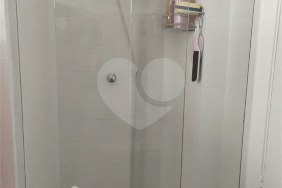 Vende-se apartamento no Jardim Aeroporto com 03 dormitórios