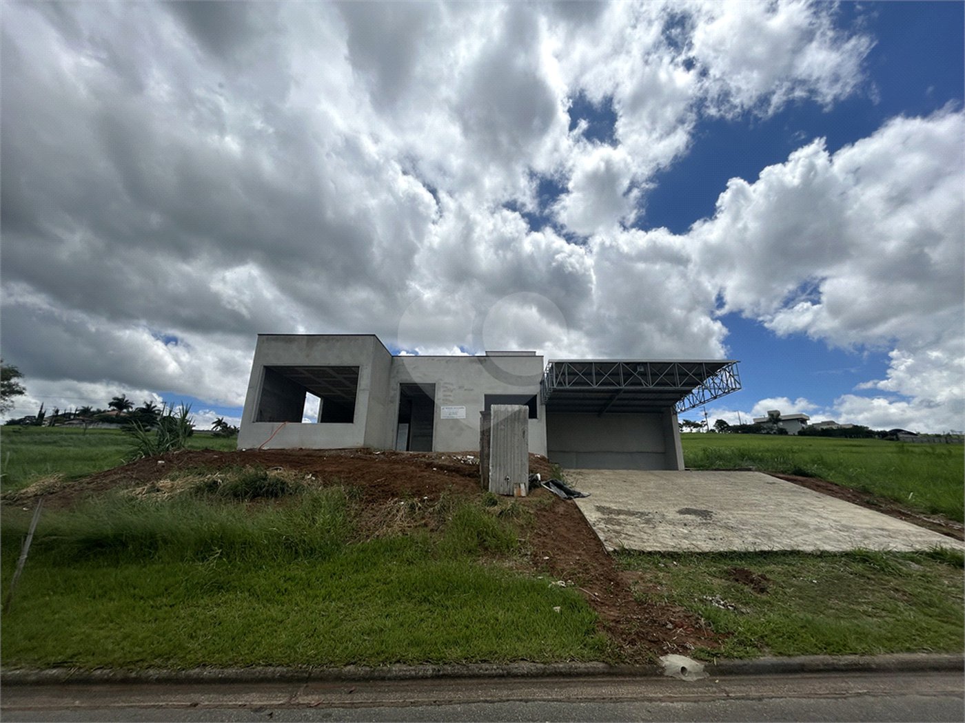 Casa à venda com 3 suítes no condomínio Residencial Jequitiba, Jacareí - SP