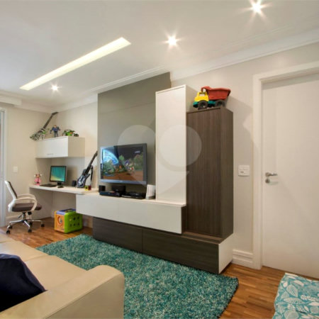 Apartamento à venda no Campo Belo de 385 metros quadrados 04 suítes 05 vagas.