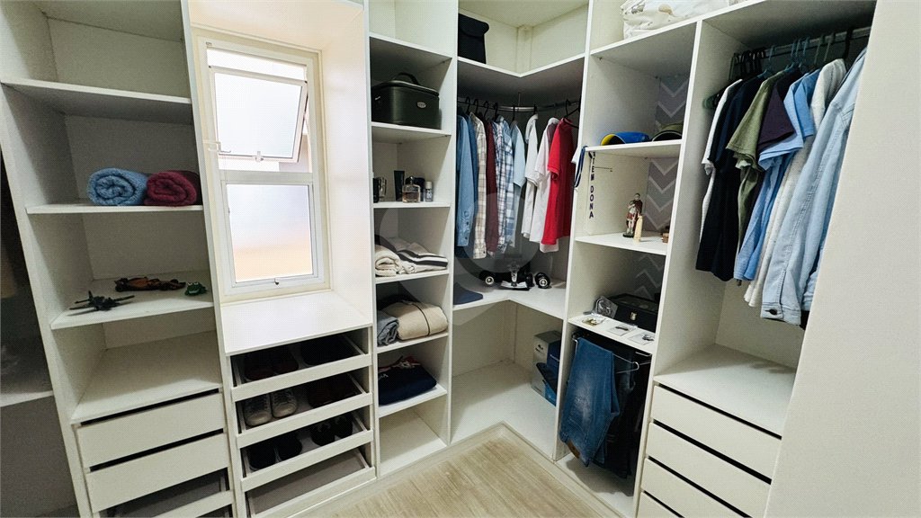 Casa à venda com 3 suítes no condomínio Residencial Delle Stelle, Louveira - SP