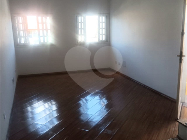 Sobrado à venda com 3 quartos, sendo 2 suítes,  em Parada Inglesa, São Paulo, SP