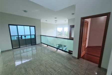 Casa à venda com 4 quartos, sendo 2 suítes, no condomínio Bosque de Grevilea, Vinhedo - SP