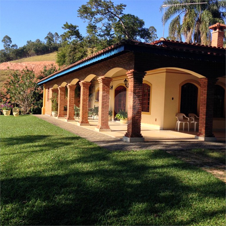 Sítio à venda com 4 quartos, sendo 1 suíte, no Centro, Piracaia, SP