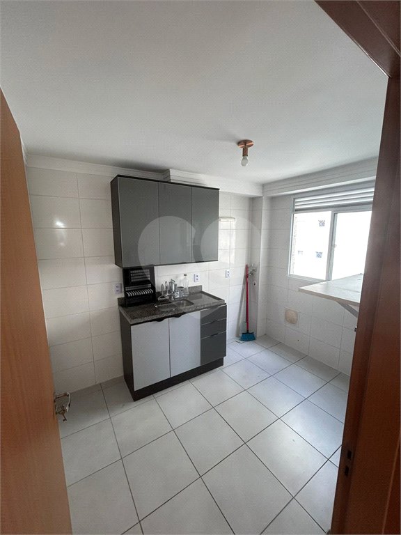 Apartamento de 44m² com vaga na garagem.