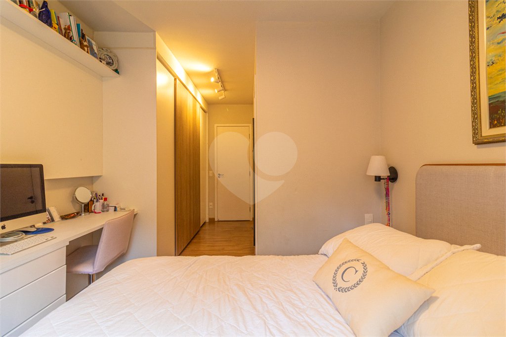Apartamento à venda com 3 quartos, sendo 1 suíte,  em Morumbi, São Paulo, SP