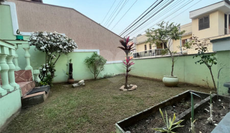 Sobrado à venda com 3 quartos, sendo 1 suíte, em Vila Irmãos Arnoni, São Paulo, SP