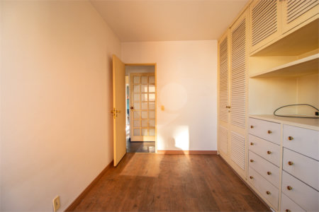 Apartamento à venda com 3 quartos, sendo 1 suíte, em Campo Belo, São Paulo, SP