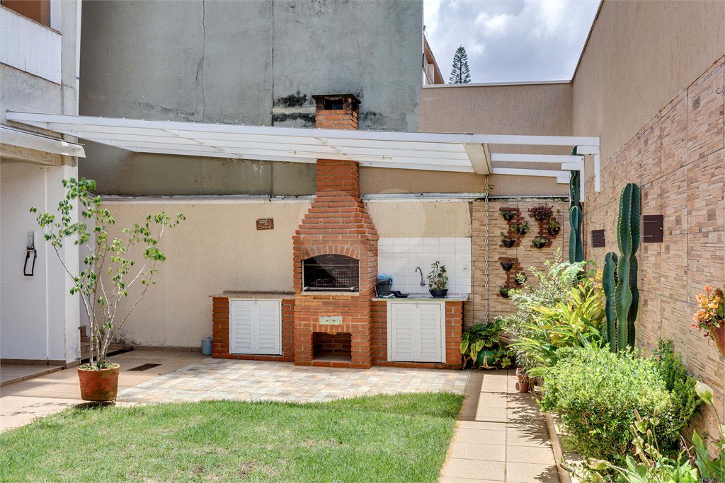 Sobrado à venda com 4 quartos, sendo 1 suíte, em Alto da Boa Vista, São Paulo, SP