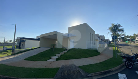 Casa à venda com 3 quartos, sendo 1 suíte, no condomínio Reserva Central Parque, Salto - SP