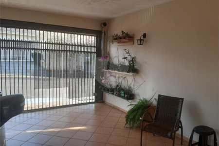 Bela casa com boa localização no bairro Portal do Sol