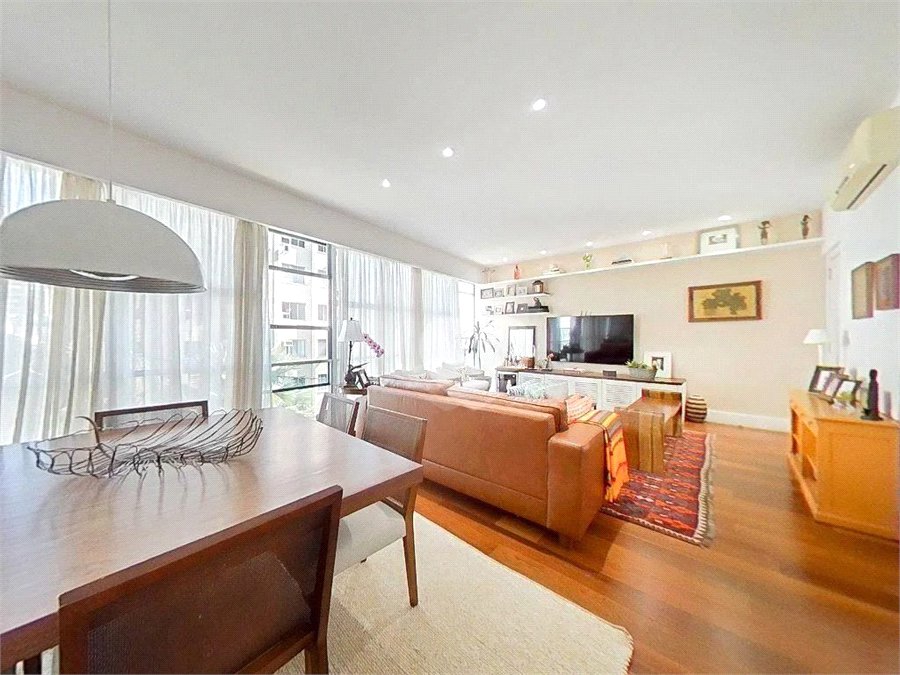 Apartamento à venda com 3 quartos, sendo 1 suíte, em Lagoa, Rio de Janeiro, RJ