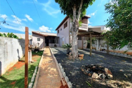 Casa à venda com 3 quartos, sendo 1 suíte, no Centro, Ouro Fino, MG