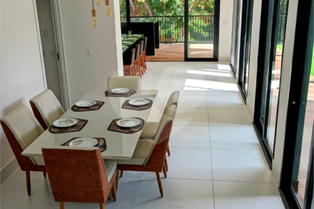 Casa à venda ou para alugar com 4 suítes no Centro, Jambeiro, SP