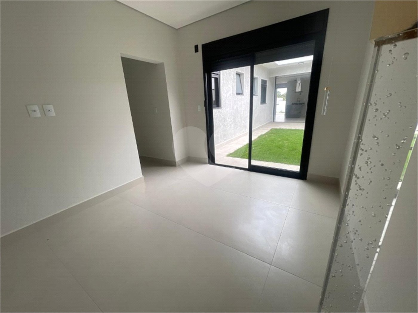 Casa à venda com 3 suítes no condomínio Jardim Residencial Helena Maria, Sorocaba - SP