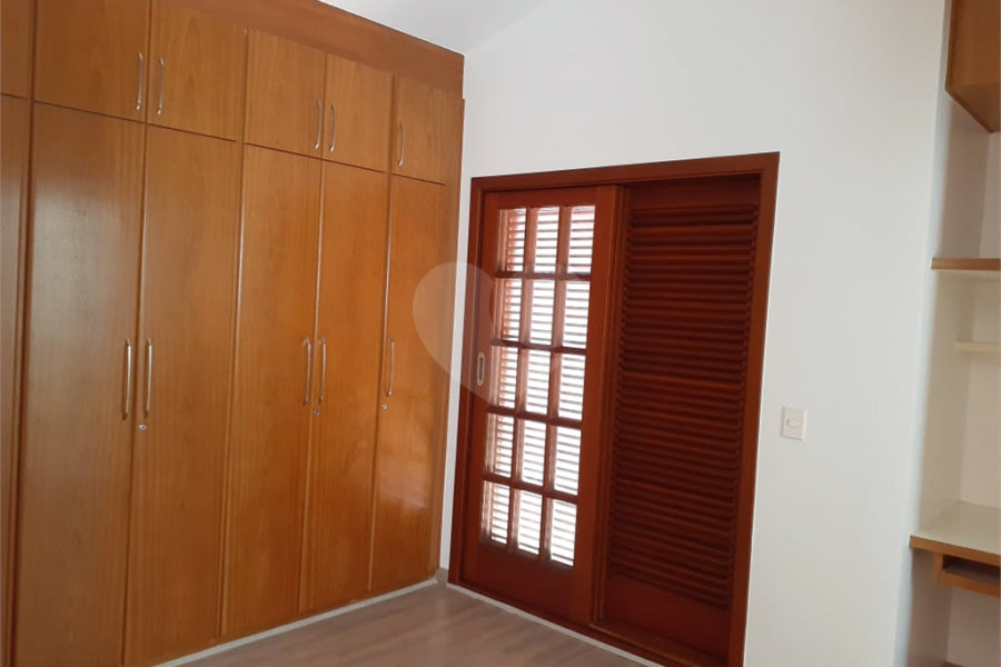 Sobrado à venda com 4 quartos, sendo 2 suítes,  em Tremembé, São Paulo, SP