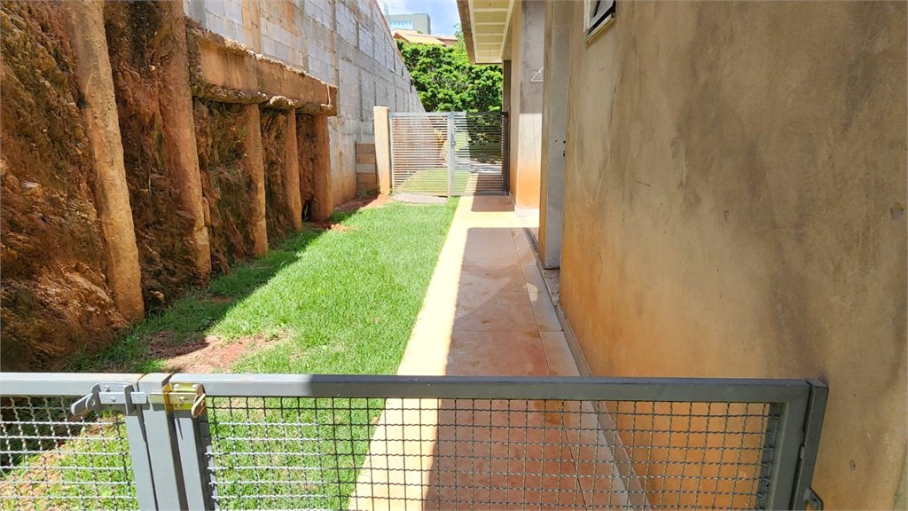 Casa à venda com 3 suítes no condomínio Residencial Jardim Primavera, Louveira - SP