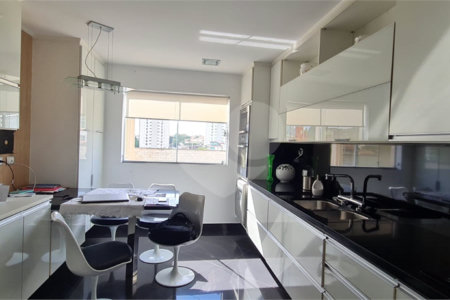 Sobrado à venda com 4 quartos, sendo 1 suíte, em Jabaquara, São Paulo, SP