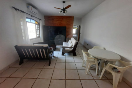 Casa à venda com 3 quartos, sendo 1 suíte,  em Jardim Aruan, Caraguatatuba, SP