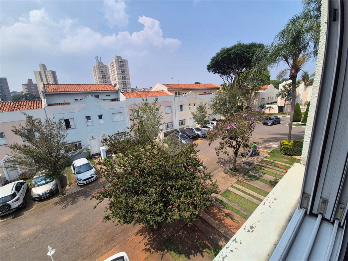 Casa à venda com 3 quartos, sendo 2 suítes, no condomínio Quintas Marajoara, São Paulo - SP
