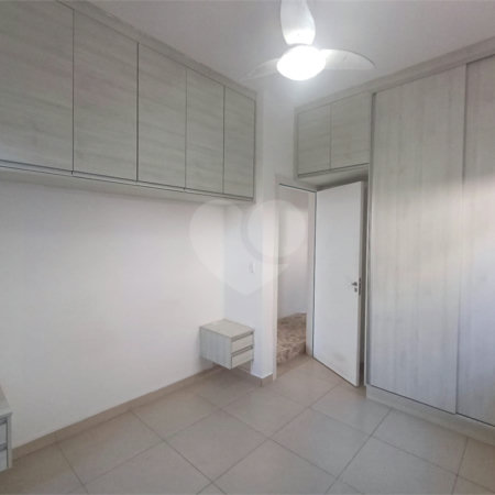Casa à venda com 3 quartos, sendo 2 suítes, no condomínio Sollaris, Araraquara - SP