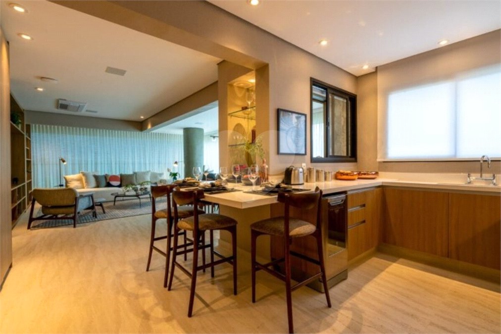 Apartamento à venda com 3 quartos, sendo 2 suítes, em Moema, São Paulo, SP
