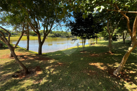 Casa à venda com 3 quartos, sendo 1 suíte, no condomínio Lago dos Ipês, Itapetininga - SP