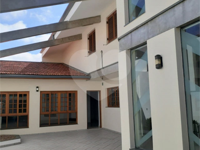 Sobrado à venda com 4 quartos, sendo 2 suítes,  em Tremembé, São Paulo, SP
