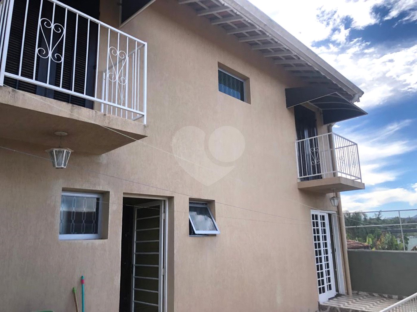 Casa à venda com 3 quartos, sendo 2 suítes,  em Jardim do Lago, Atibaia, SP