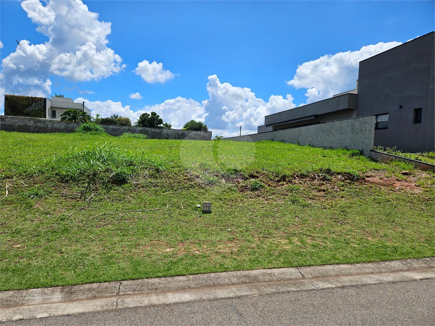 Terreno à venda com 1 suíte no condomínio Campo de Toscana, Vinhedo - SP