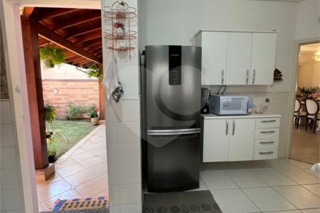 Casa à venda com 3 quartos, sendo 1 suíte, no condomínio Residencial Grape Village, Vinhedo - SP