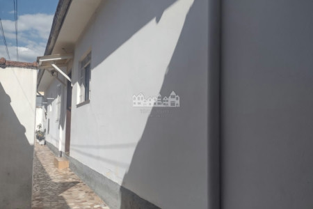 Casa à venda com 5 quartos no Centro de Atibaia/SP | Duas casas no mesmo terreno