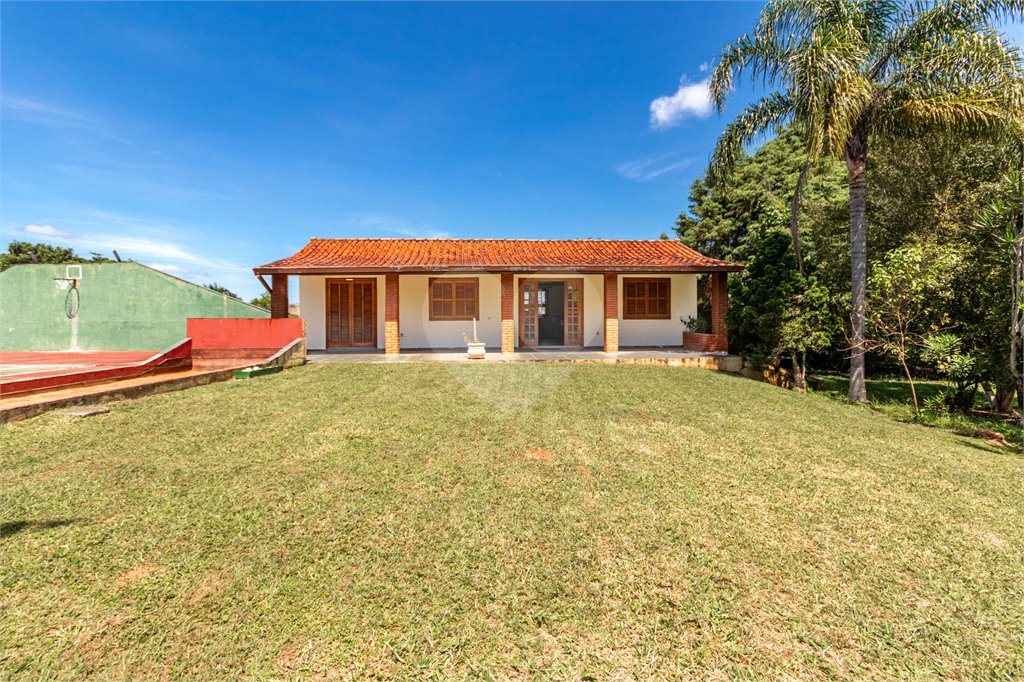 Chácara à venda com 5 quartos, sendo 2 suítes, em Vila São João, Sarapuí, SP